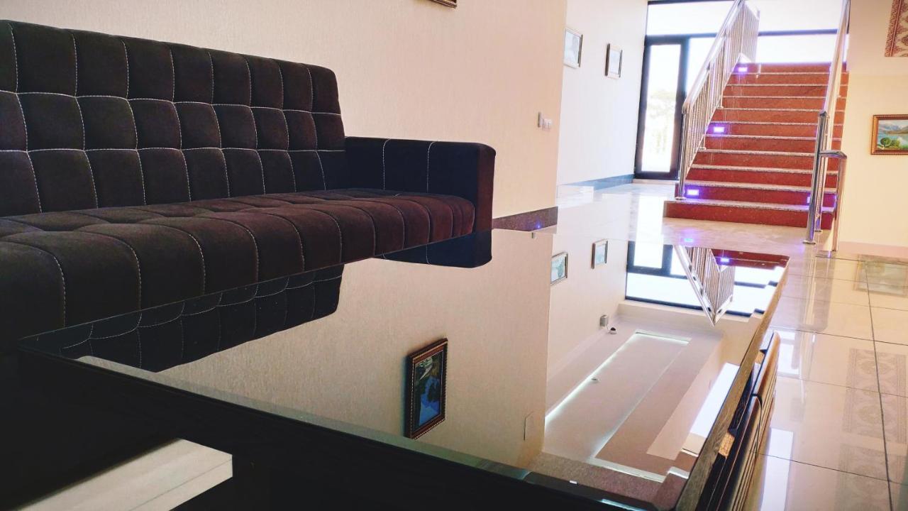Hotel Buston Chkalovsk Eksteriør billede